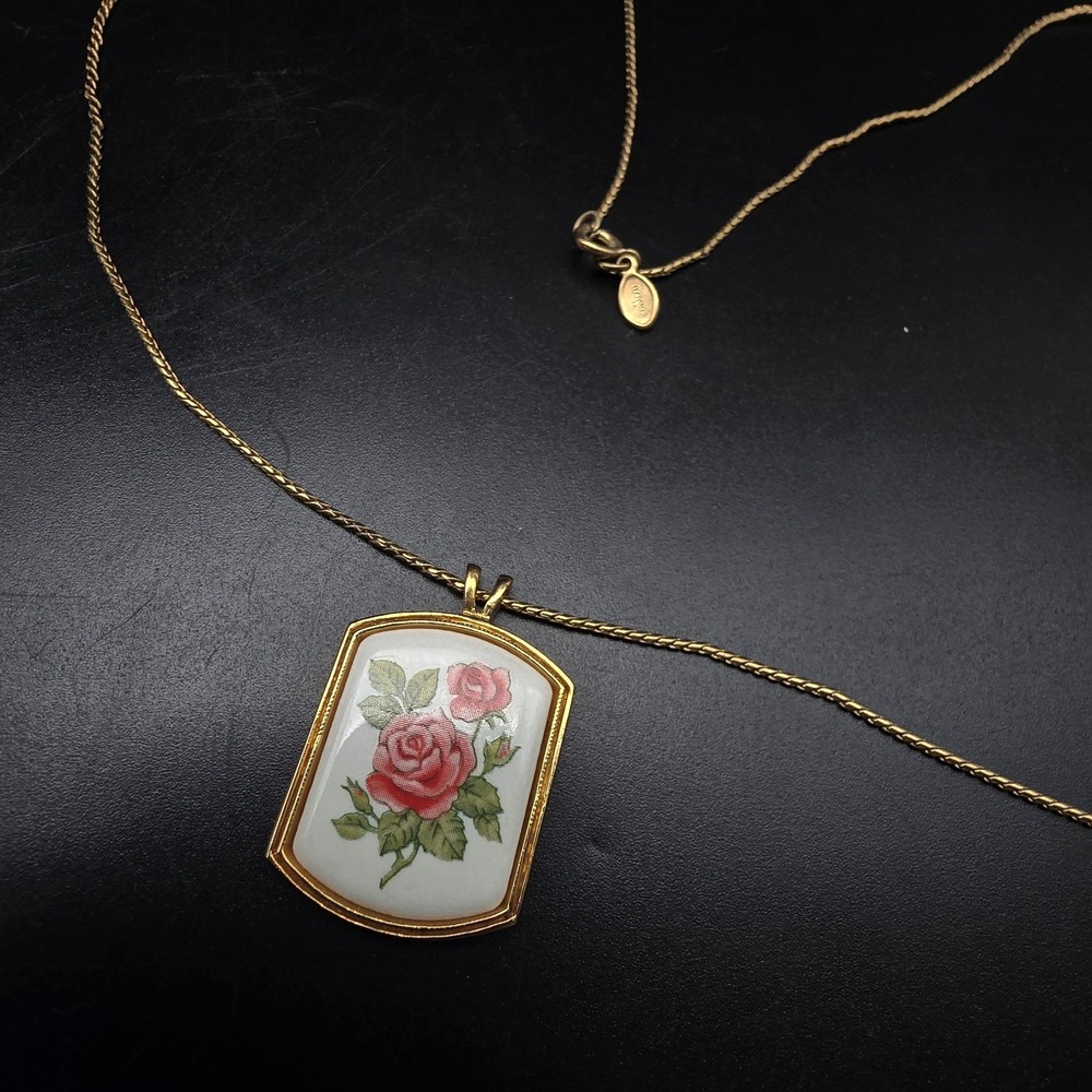 Avon 1980 Floral Heritage Necklace Pink Roses Gold Tone Vintage Costume Jewelry